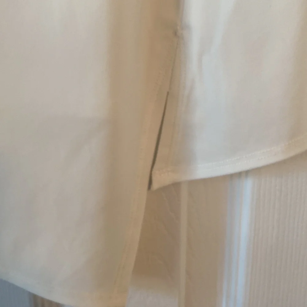 DKNY SLEEVELESS BLOUSE-Cascade neckline w/asymmetrical hemline in Ivory Size Med - Picture 3 of 6